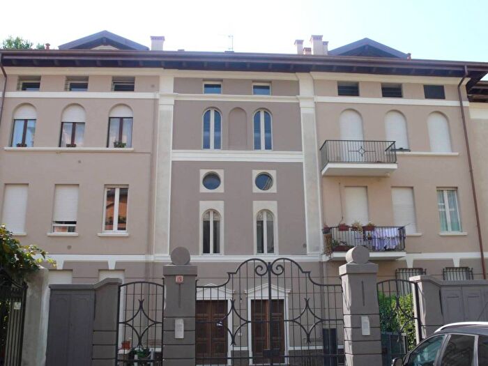 Appartamento bilocale in affitto in Via Monte Grappa, Via Veneto Borgo Trento, Brescia