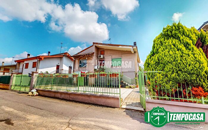 Casa quadrilocale in vendita in Suardi