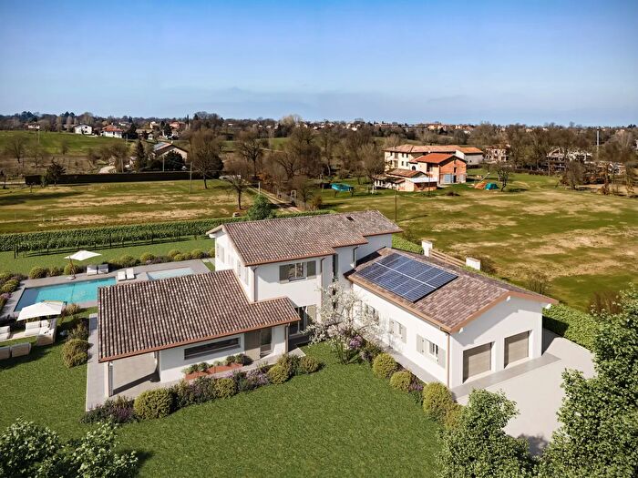 Casa in vendita in Via Orlando Strozzi, Reggio nell'Emilia