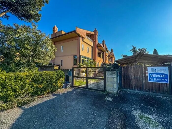 Appartamento quadrilocale in vendita in Via Eschilo, Roma