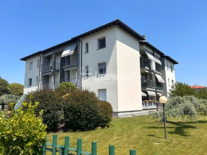 Appartamento trilocale in vendita in Via Santa Sofia, Cislago