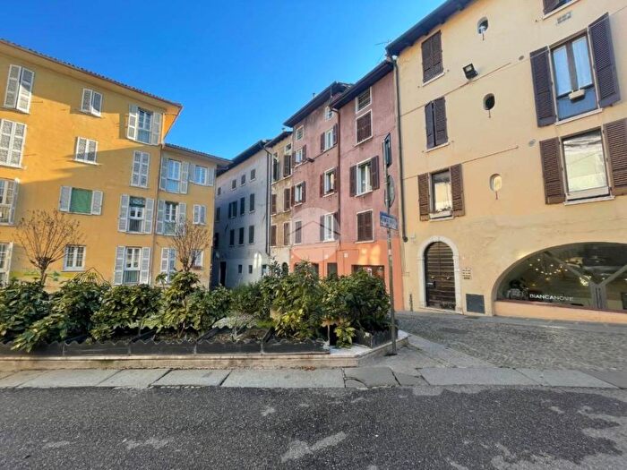 Appartamento bilocale in affitto in Vicolo Urgnani, Carmine, Brescia