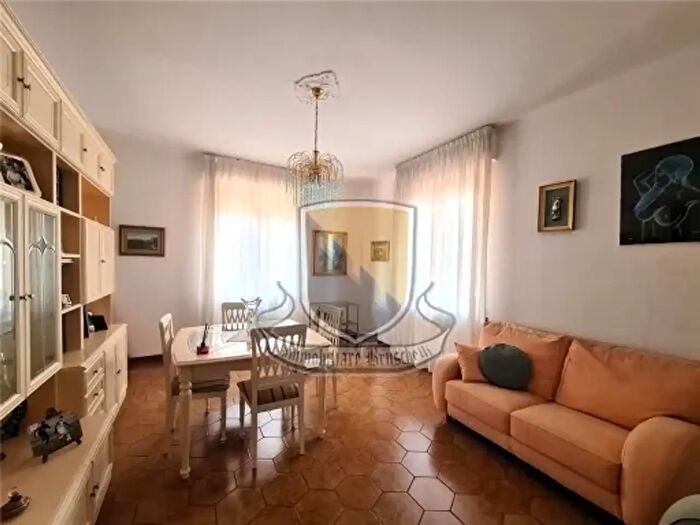 Appartamento con 6 locali in vendita in Sovicille