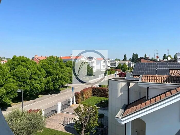 Casa con 6 locali in vendita in Abano Terme