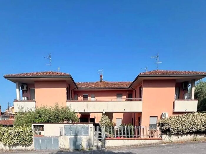 Appartamento trilocale in vendita in Via Bertolli, Porcari