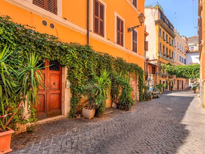 Appartamento trilocale in affitto in Via dell'Arco di San Calisto, Trastevere, Roma