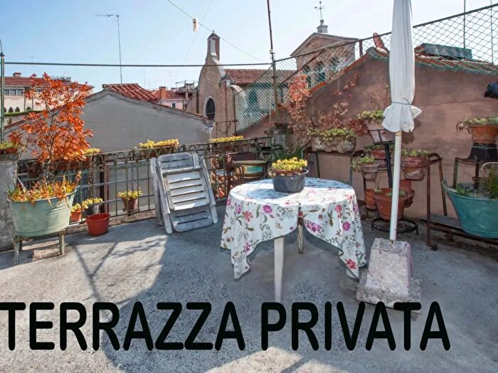 Appartamento con 8 locali in vendita in Venezia