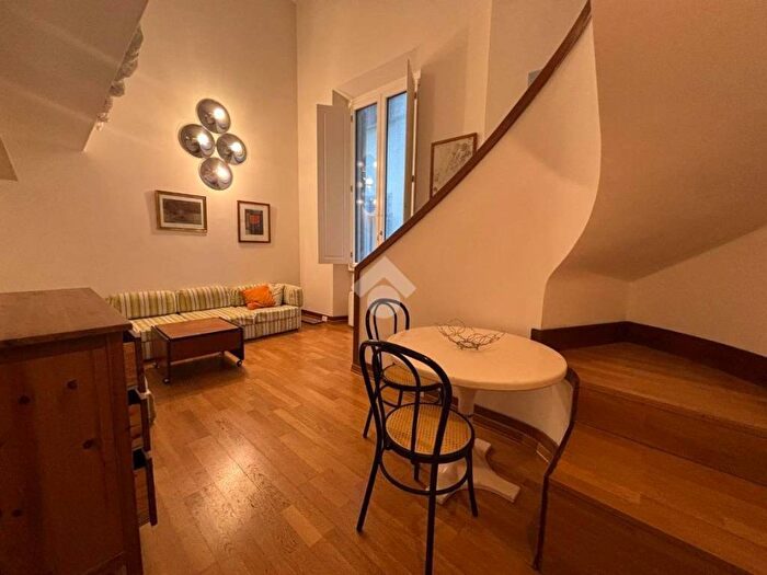 Appartamento bilocale in affitto in Lungarno Generale Diaz, Signoria Uffizi, Firenze