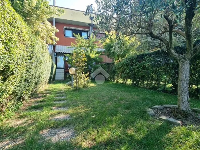 Casa con 5 locali in vendita in Via Marche, Verona