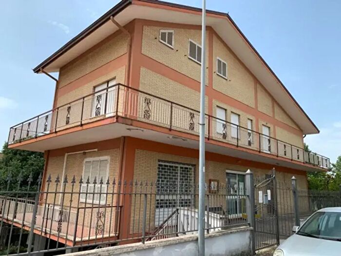 Casa con 6 locali in vendita in Strada Regionale Valle del Liri, Fontana Liri