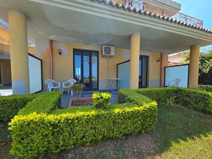 Appartamento trilocale in vendita in Via Gioacchino Greco, Belvedere Marittimo
