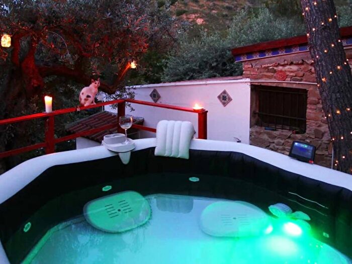 Appartamento trilocale in affitto in Contrada Petraria, Santo Stefano di Camastra