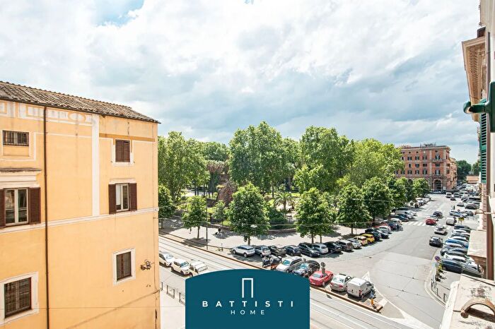 Appartamento trilocale in vendita in Piazza Vittorio Emanuele II, Roma