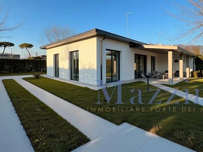 Casa con 7 locali in vendita in Via Volta, Forte Dei Marmi