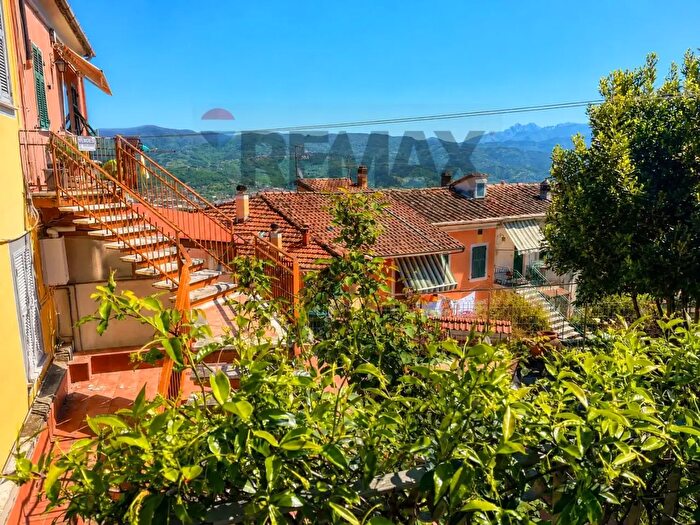 Appartamento trilocale in vendita in Via Montallegro, Vezzano Ligure