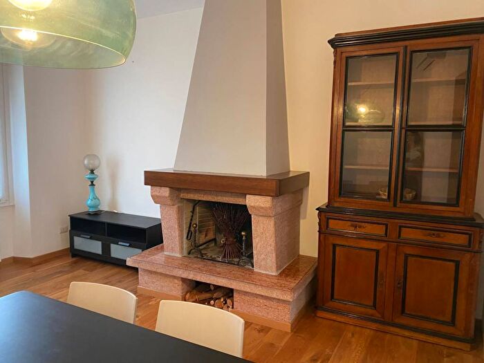 Appartamento trilocale in affitto in Via San Gregorio, Centrale, Milano