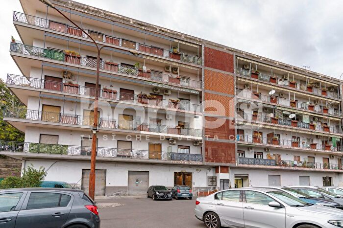 Appartamento con 6 locali in vendita in Due Obelischi, Gravina Di Catania