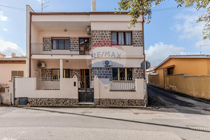 Appartamento quadrilocale in vendita in Vico II Giuseppe Garibaldi, Isili