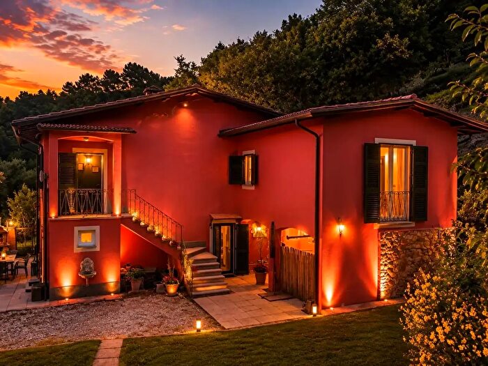 Casa con 7 locali in vendita in Sarzana