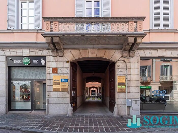 Appartamento trilocale in vendita in Via Vittorio Emanuele II, Monza
