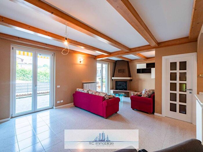 Casa quadrilocale in affitto in Via Maestri del Lavoro, Scanzo Rosciate, Scanzorosciate