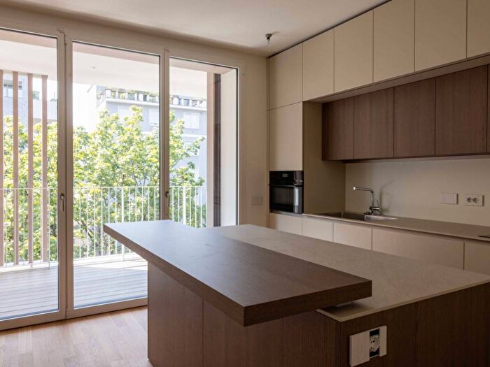 Appartamento trilocale in affitto in Via Roncaglia, Washington, Milano