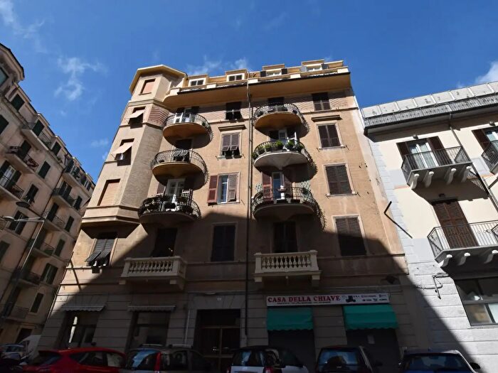 Appartamento quadrilocale in vendita in Via Edmondo De Amicis, Savona