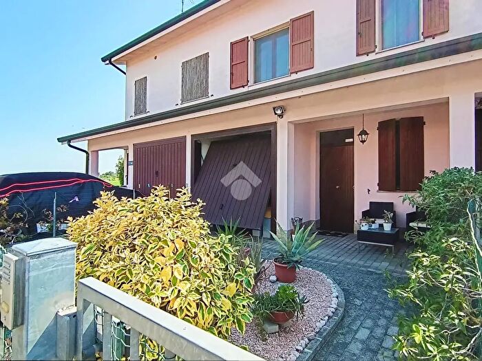 Casa quadrilocale in vendita in Via Provinciale Superiore, Molinella