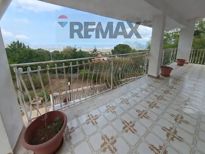 Casa con 7 locali in vendita in Via Gran Paradiso, Carini