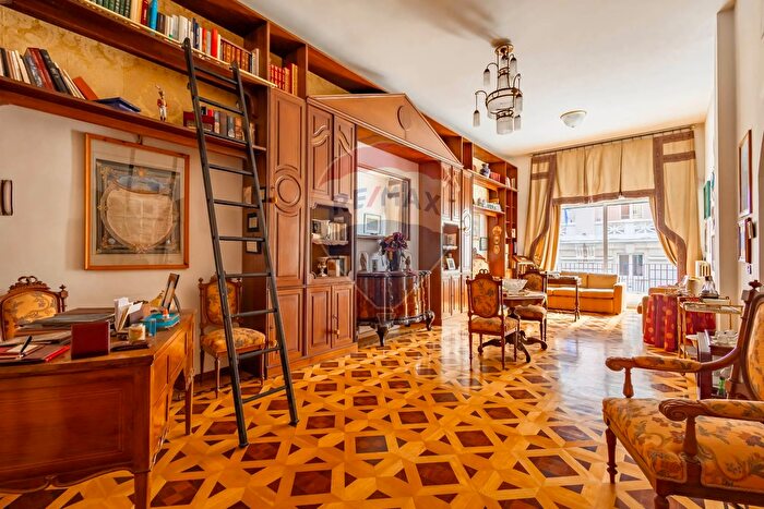 Appartamento con 7 locali in vendita in Via Francesco Saverio Abbrescia, Bari