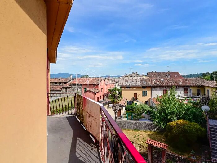 Appartamento trilocale in vendita in Via San Maurizio, Erba