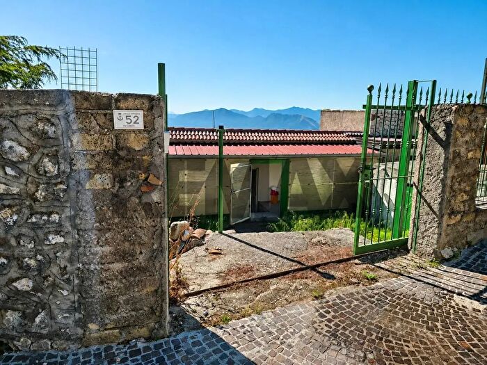 Casa con 5 locali in vendita in Presenzano