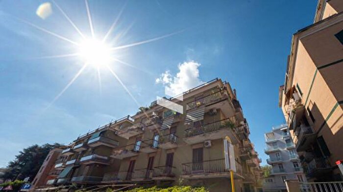 Appartamento trilocale in vendita in Via Gregorio XI, Roma