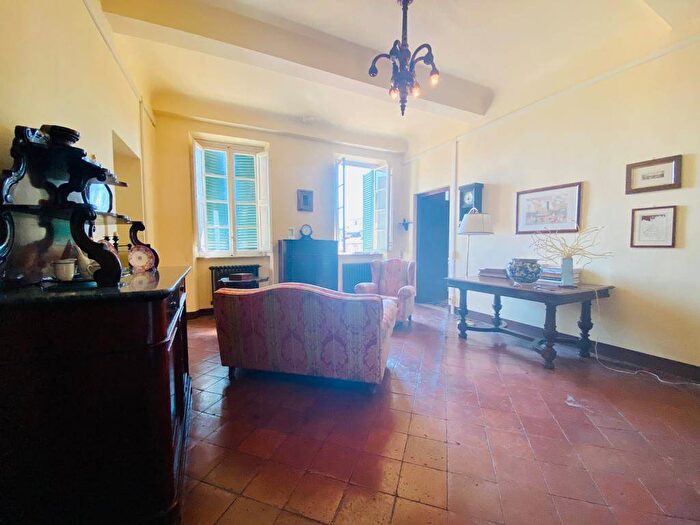 Appartamento con 6 locali in affitto in Via Fillungo, Piazza Anfiteatro Torre Guinigi, Lucca