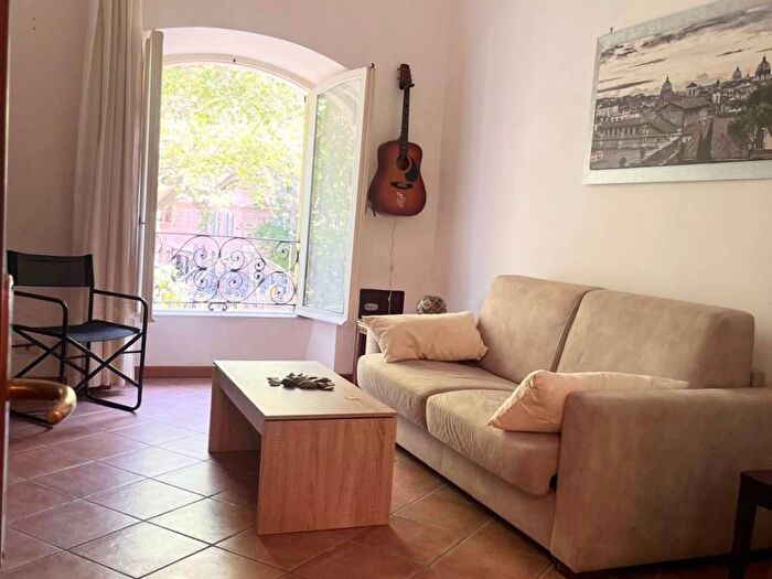 Appartamento trilocale in affitto in Piazza di San Cosimato, Trastevere, Roma