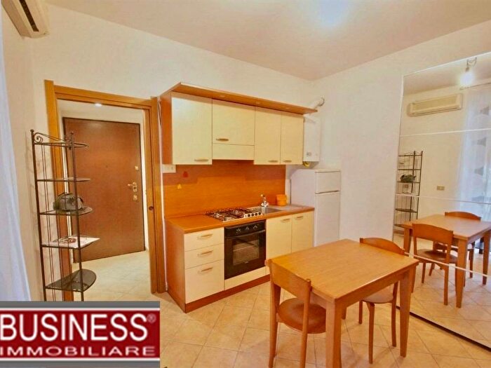 Appartamento monolocale in affitto in Alzaia Naviglio Pavese, Farini, Milano