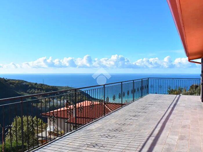 Casa quadrilocale in vendita in Località Battendieri, Cetraro
