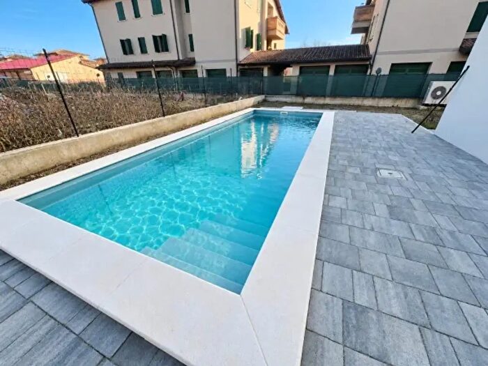 Casa quadrilocale in vendita in Via Orlando Strozzi, Reggio nell'Emilia
