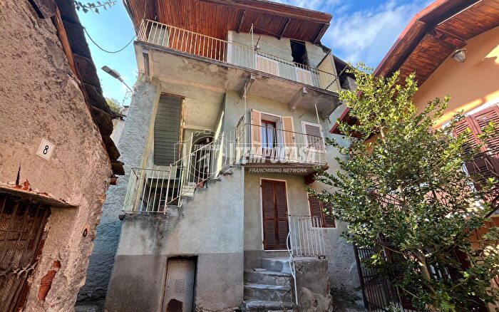 Appartamento quadrilocale in vendita in Via Turris Ferranda, Pont Canavese