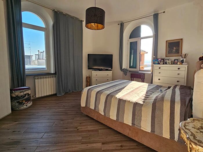 Appartamento quadrilocale in vendita in Via Patmo, Genova