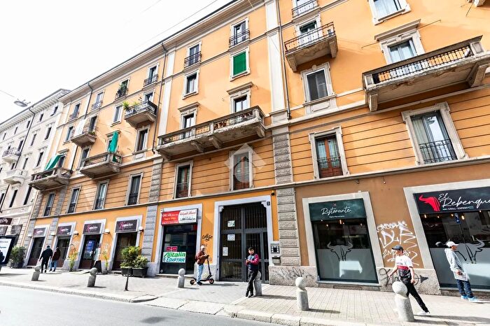 Appartamento trilocale in vendita in Via Padova, Milano