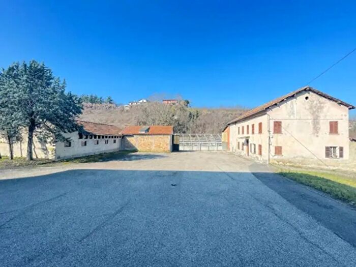 Casa con 6 locali in vendita in Regione Rocchea, Canelli