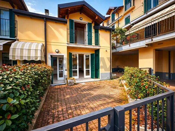 Casa trilocale in vendita in Verbania