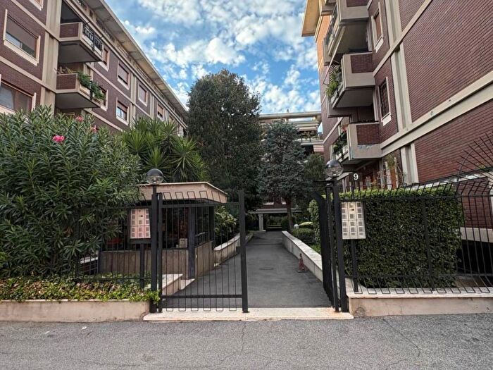 Appartamento trilocale in affitto in Via Fossato di Vico, Furio Camillo, Roma
