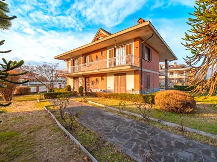 Casa con 5 locali in vendita in Via Cervino, Dronero