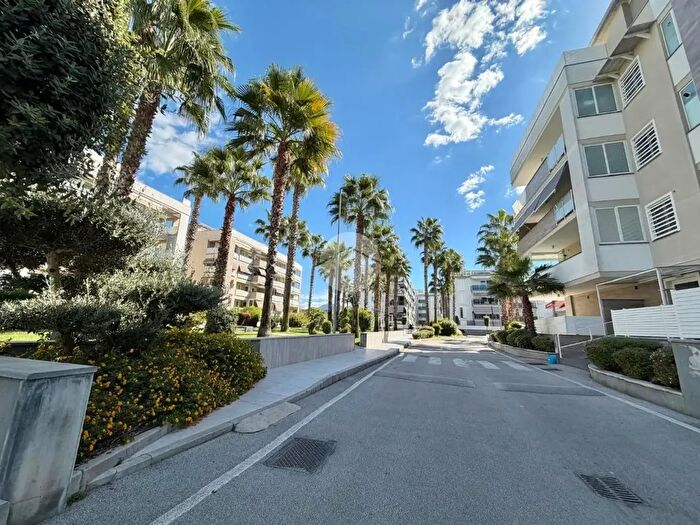 Appartamento quadrilocale in vendita in Strada Provinciale di Caserta al Bravo, Napoli