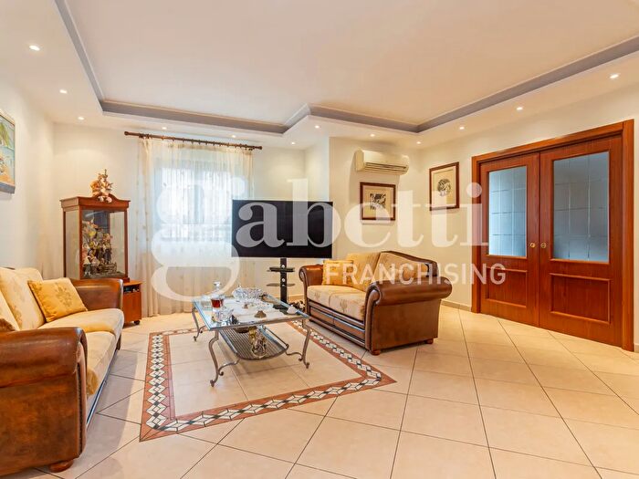 Appartamento con 7 locali in vendita in Via Giordano Bruno, Marano Di Napoli