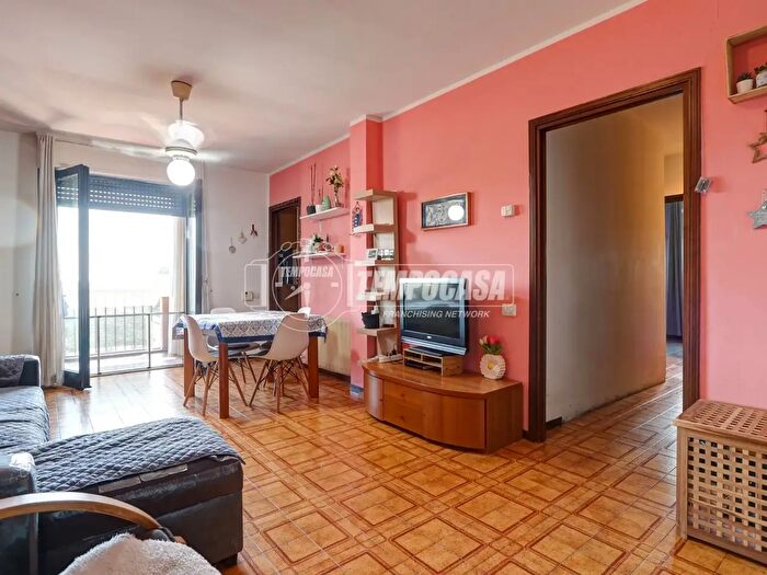 Appartamento quadrilocale in vendita in Via Giovanni Giolitti, Castano Primo
