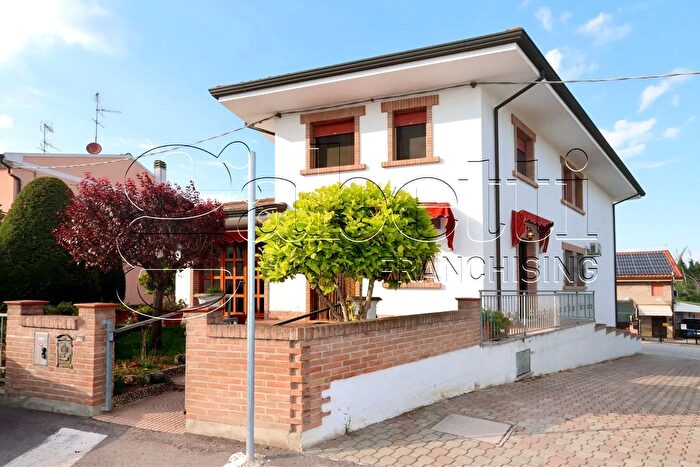 Casa con 5 locali in vendita in Via Arginone, Ferrara