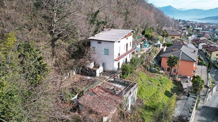 Casa in vendita in Via Cerro Sarnico Bg Italia, Sarnico